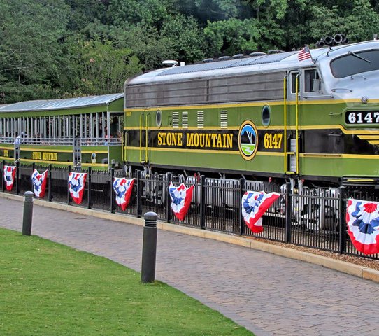 Kasteel at Stone Mountain train